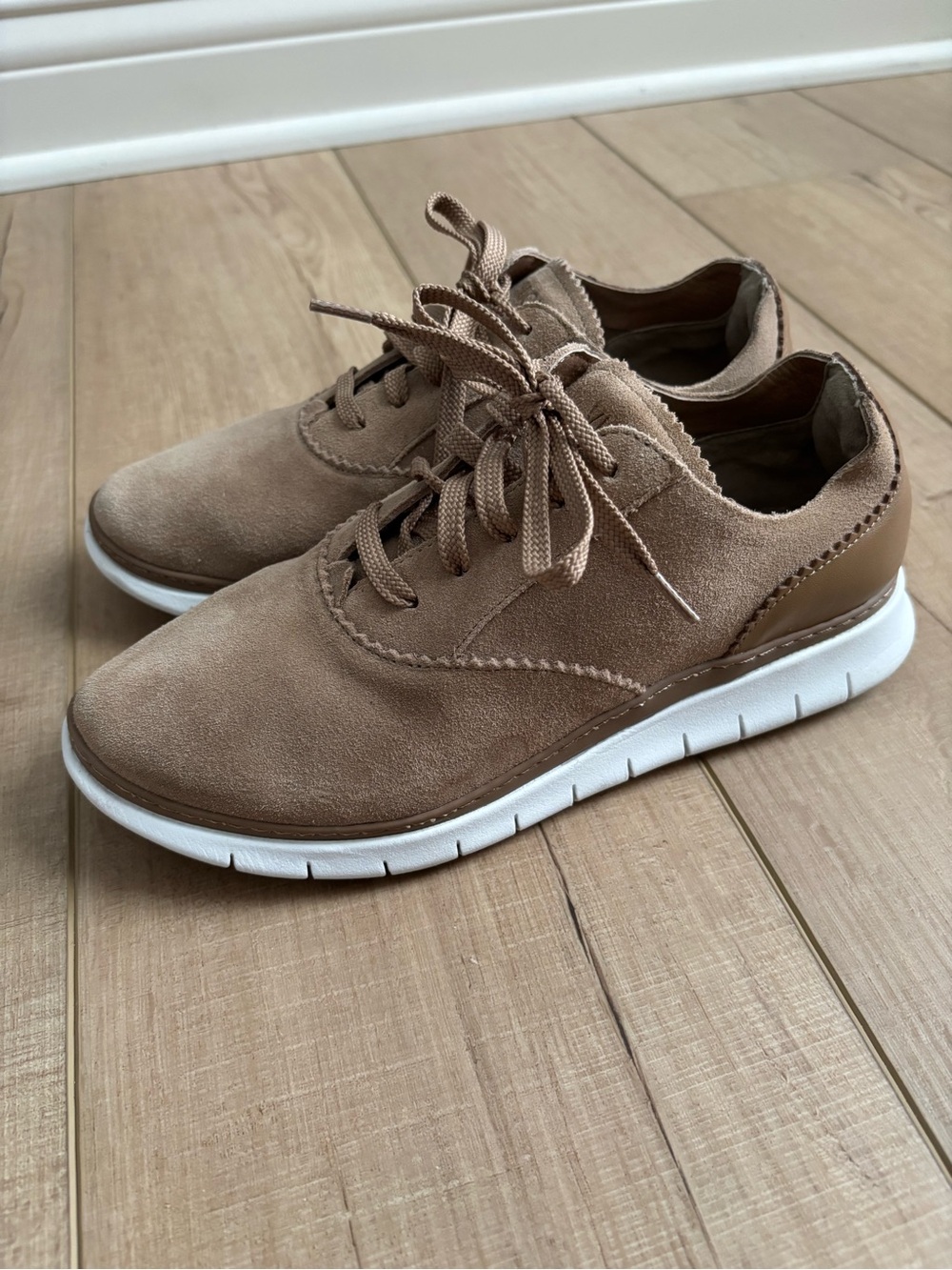 Vionic 355 Taylor Tan Suede Lace Up Sneakers